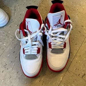 USED!!! MENS JORDAN 4 FIRE RED